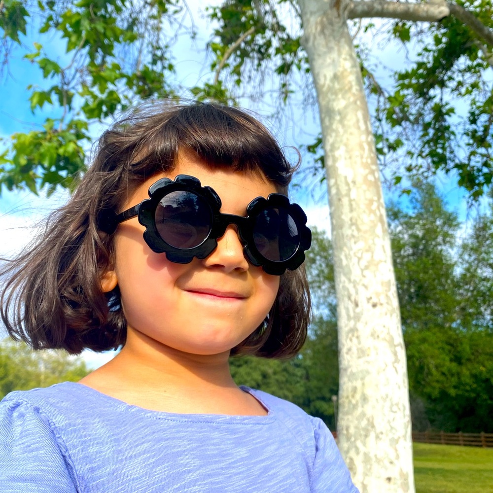 Toddler flower shaped Sunglasses. comes with case and cleaning wipe.